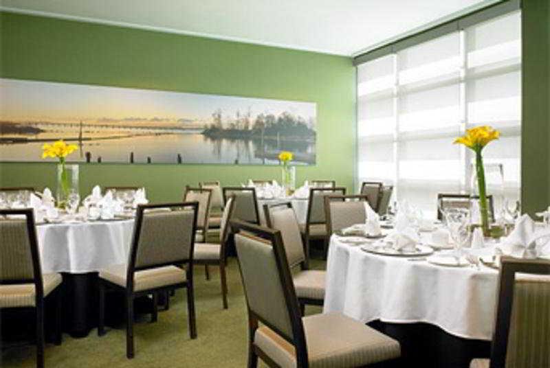 The Westin Wall Centre, Vancouver Airport Ричмънд Екстериор снимка