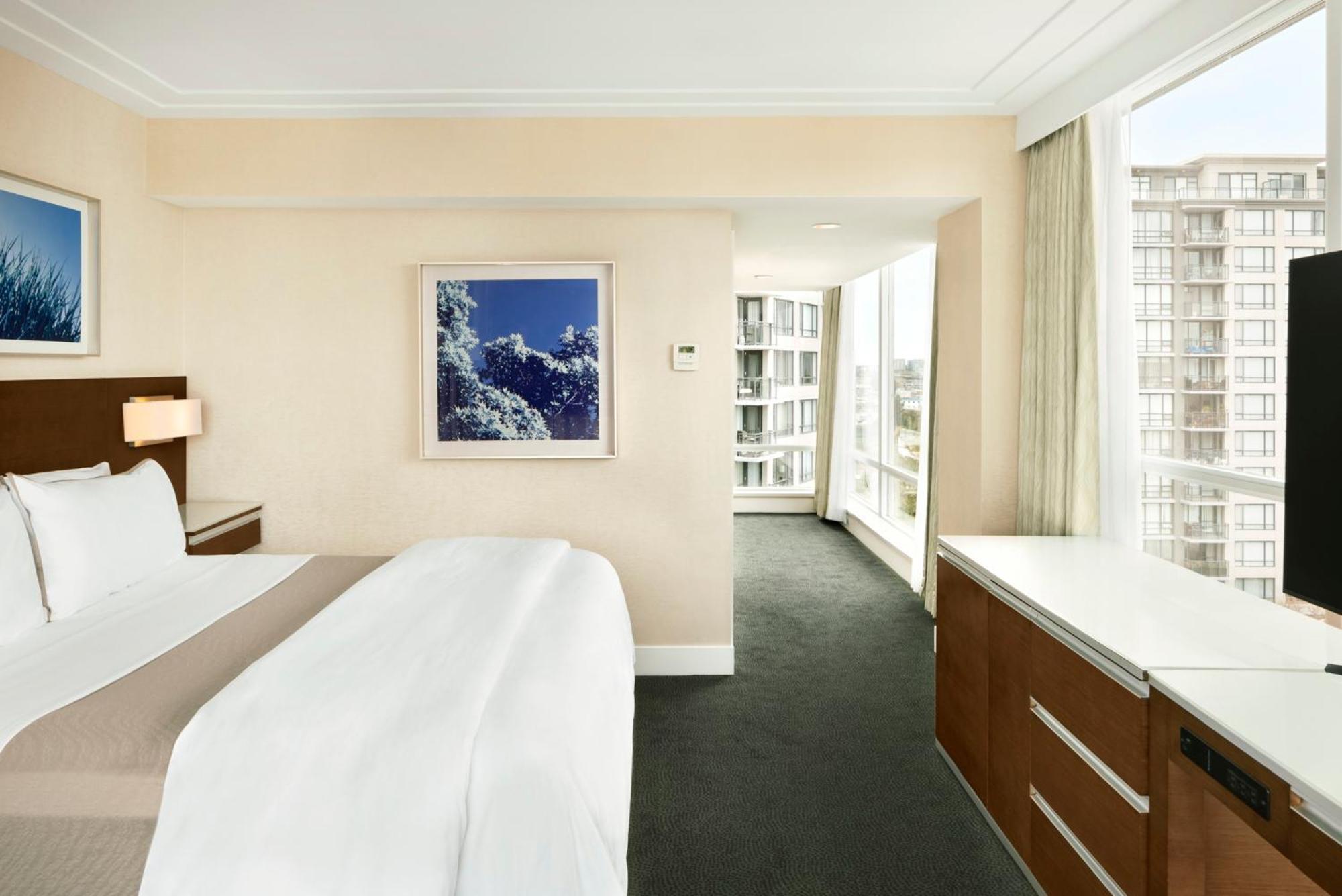 The Westin Wall Centre, Vancouver Airport Ричмънд Екстериор снимка