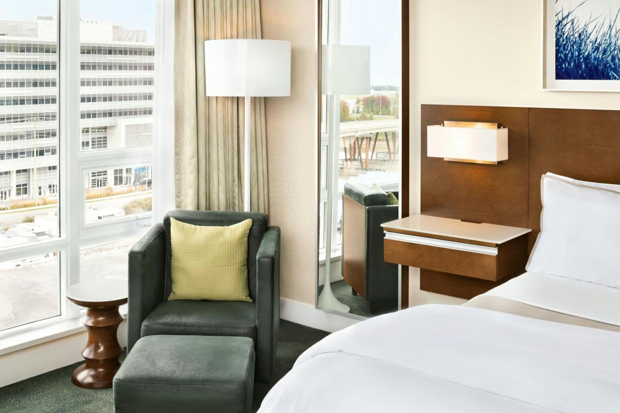 The Westin Wall Centre, Vancouver Airport Ричмънд Екстериор снимка