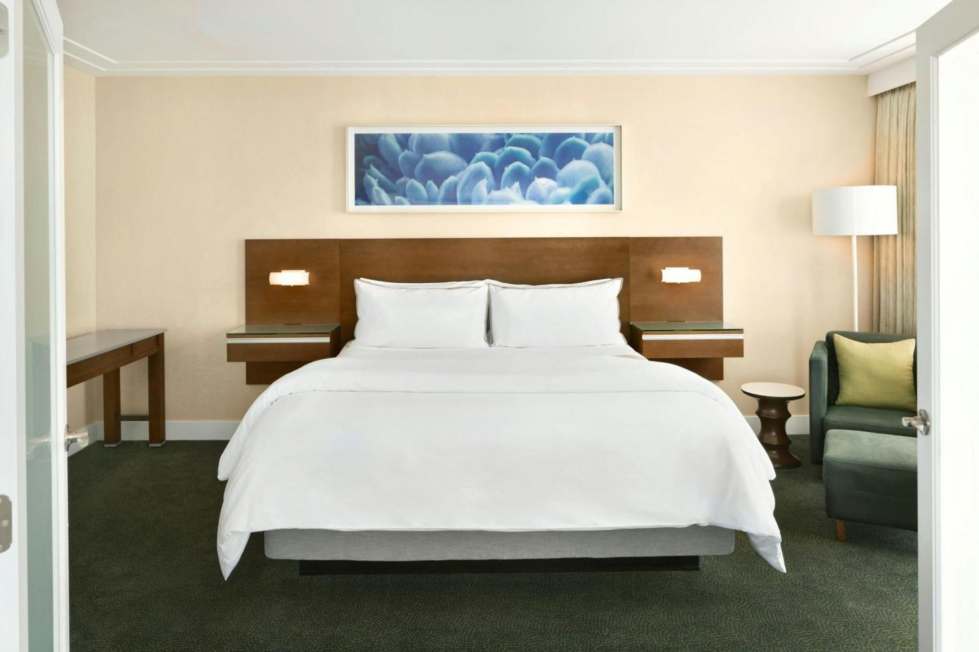 The Westin Wall Centre, Vancouver Airport Ричмънд Екстериор снимка