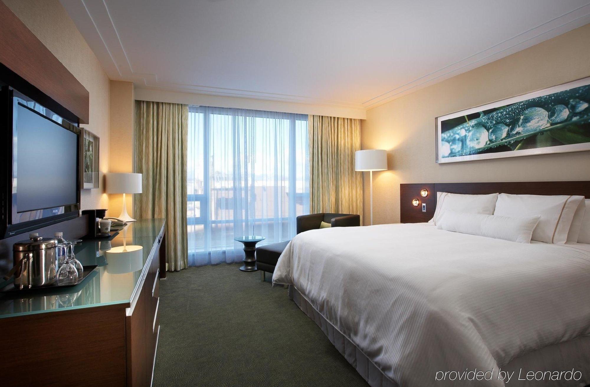 The Westin Wall Centre, Vancouver Airport Ричмънд Екстериор снимка